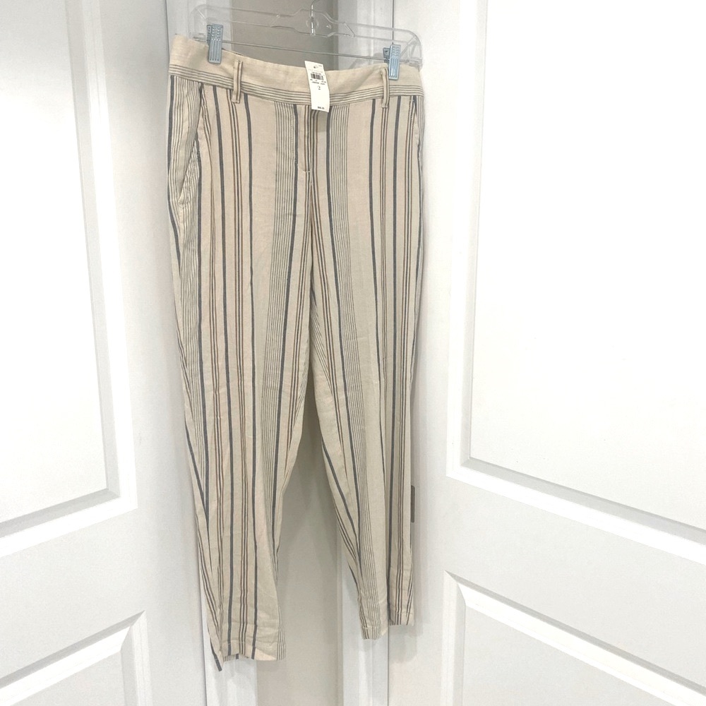 Ann Taylor size 2 beige capri pants